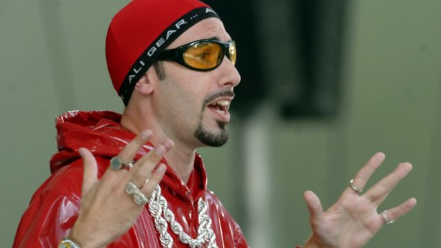 Ali G powr&oacute;cił. Sacha Baron Cohen opublikował nowe nagranie