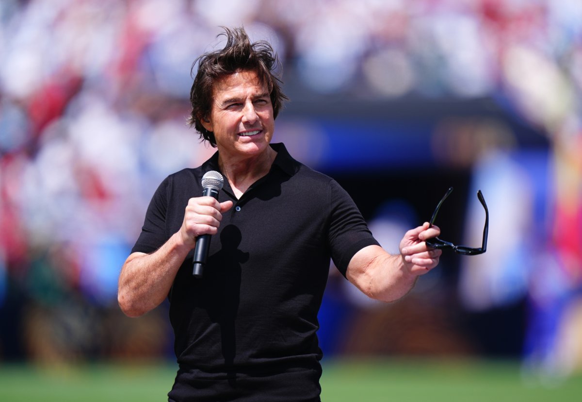 Tom Cruise otworzył finał mundialu. Wiele gwiazd na trybunach [GALERIA]