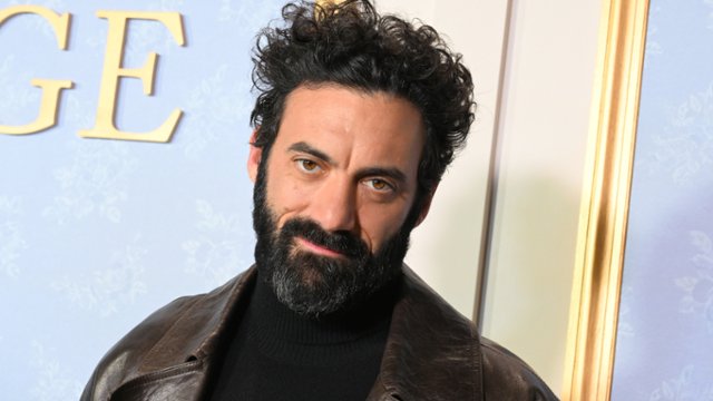 Morgan Spector jako Robert Langdon na pierwszym zdjęciu z nowego...