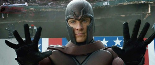 FOTO: Magneto demonstruje nowe moce