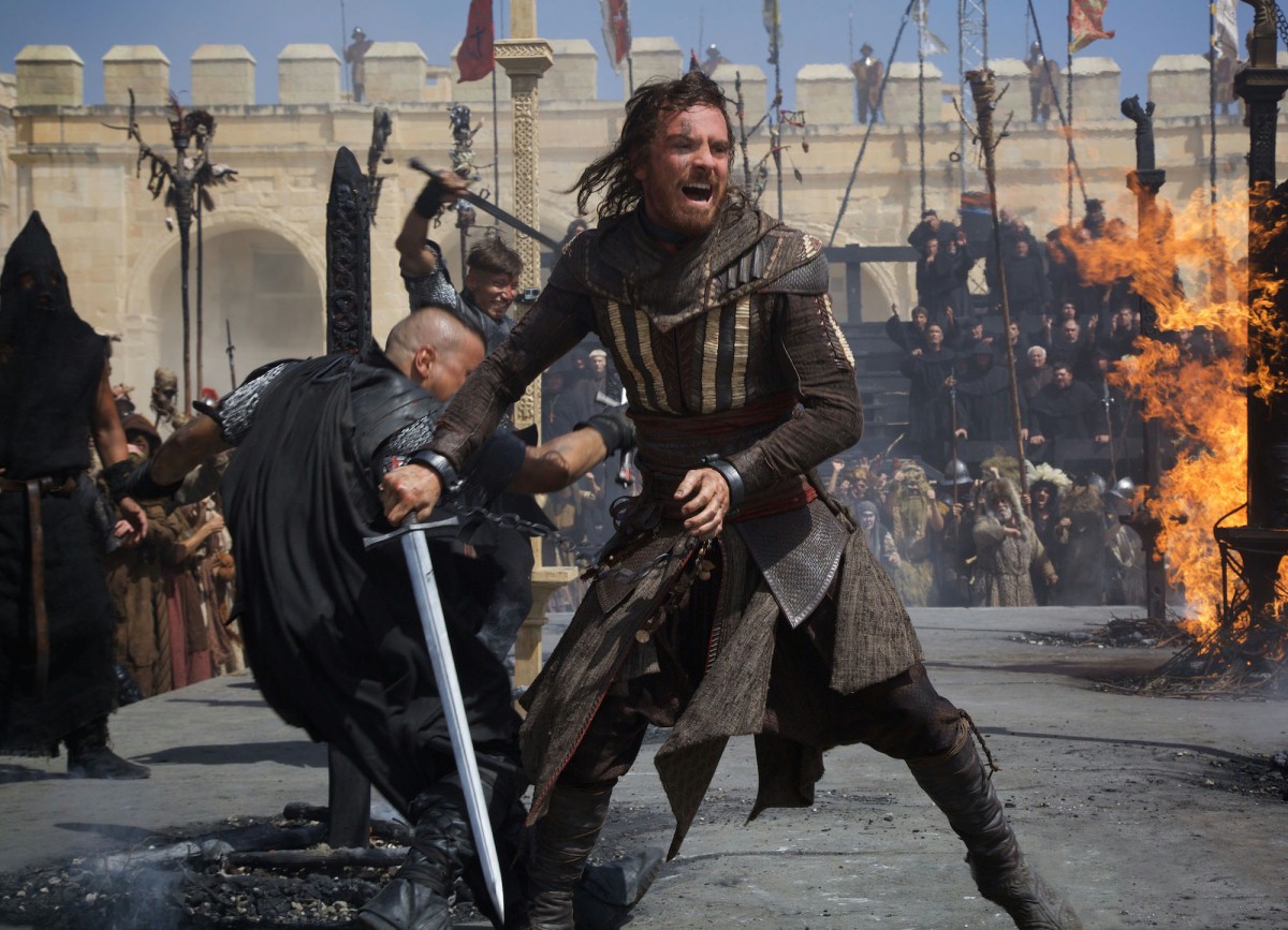 FOTO: Fassbender w celi na nowym zdjęciu z "Assassin's Creed"
