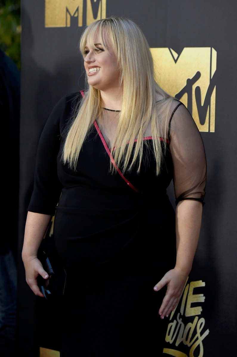 Rebel Wilson obudzi się w komedii romantycznej