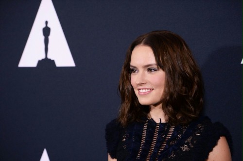 Daisy Ridley i Elizabeth Debicki w nowym filmie o Piotrusiu...