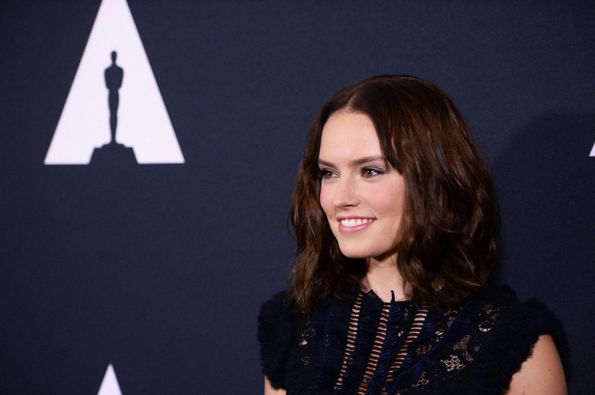 Daisy Ridley i Elizabeth Debicki w nowym filmie o Piotrusiu...