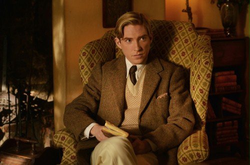 domhnall-gleeson-as-alan-milne-in-the-film-untitled-a-a-milne-photo-by-david-appleby-2017-fox-searchlight-pictures.jpg