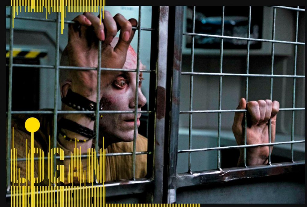 FOTO: Stephen Merchant jako zamknięty w klatce Caliban