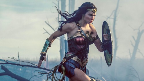 James Cameron: "Wonder Woman" to "krok wstecz"