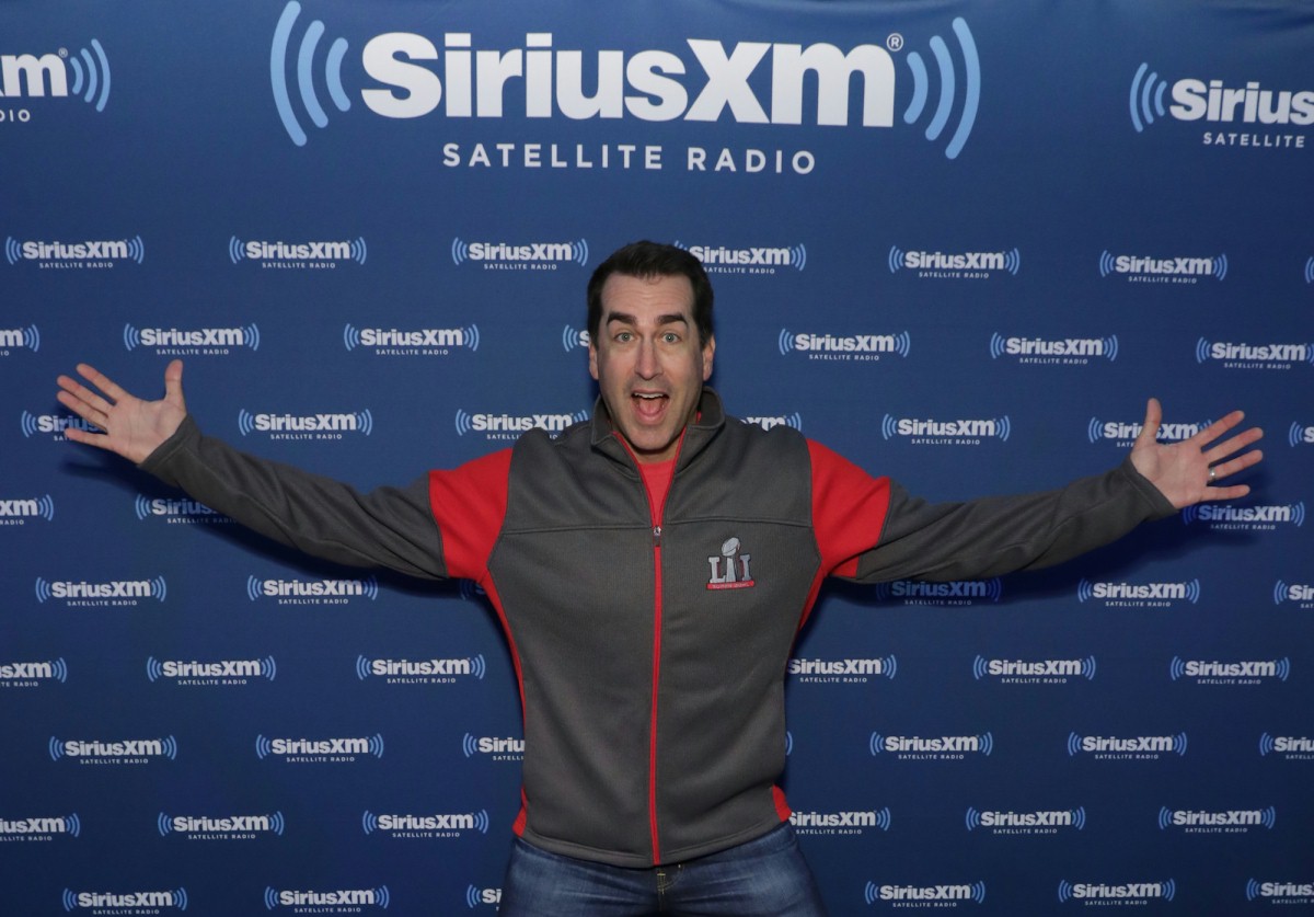 Rob Riggle jedzie do Afganistanu z Hemsworthem i Shannonem