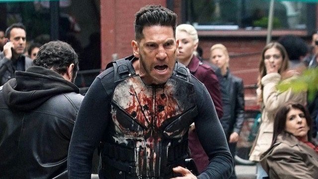 FOTO: Punisher ma czachę na piersi i jest wkurzony
