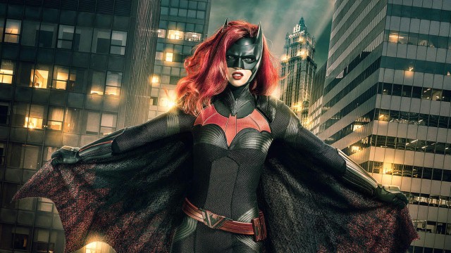 FOTO: Batwoman i Supergirl pozują do zdjęcia