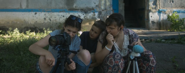 Kadr z filmu Earth is Blue.jpg