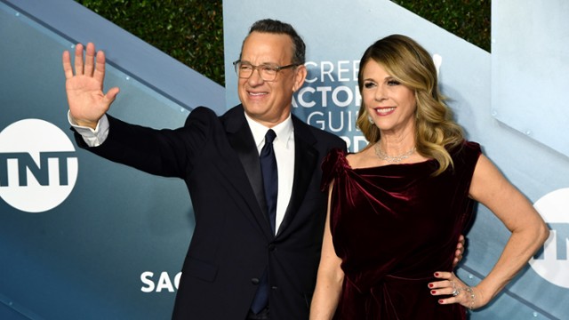 Tom Hanks i Rita Wilson oferują krew do badań