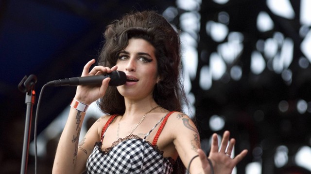 Reżyserka "50 twarzy Greya" nakręci biografię Amy Winehouse