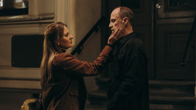 Przedstawienie musi trwać