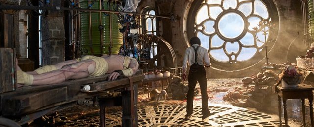 To żyje! "Frankenstein" od Guillerma del Toro na pierwszym...