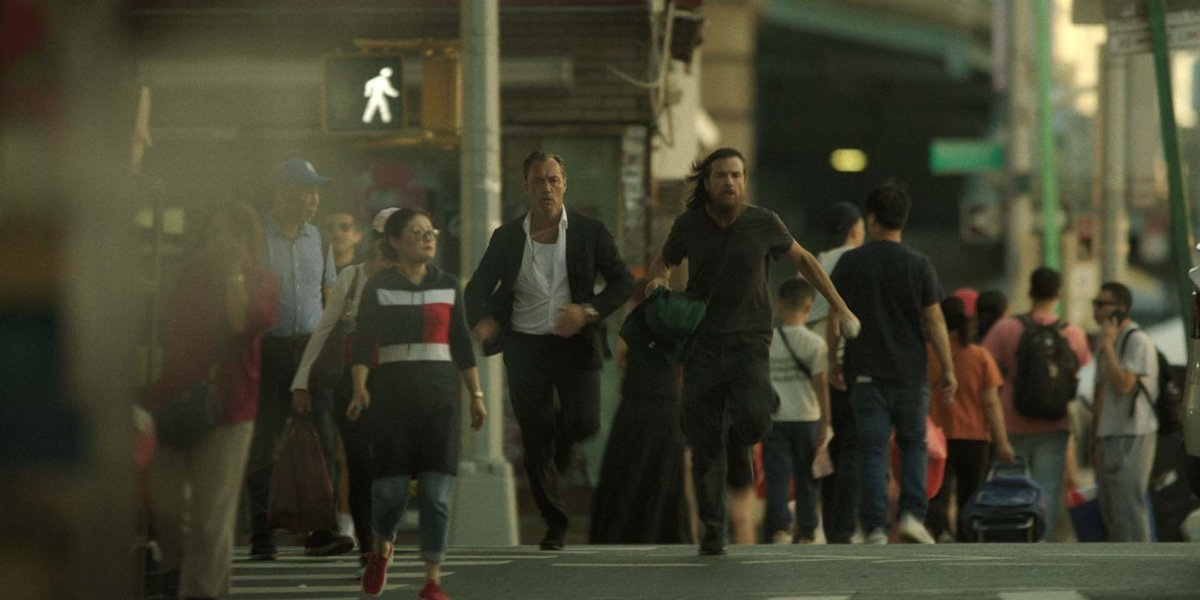 Jude Law i Jason Bateman to dobry duet? Recenzja "Black Rabbit"