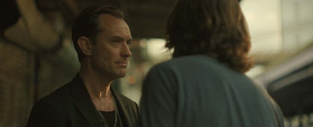Jude Law i Jason Bateman to dobry duet? Recenzja "Black Rabbit"