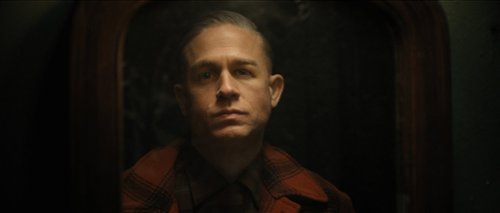 Nie mogli znaleźć nagrania głosu Eda Geina. Charlie Hunnam...