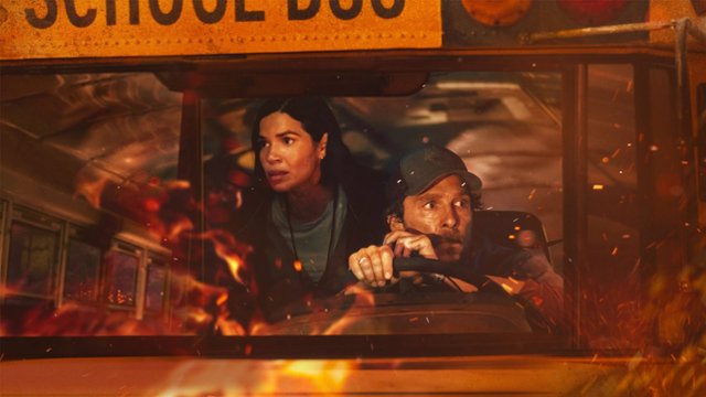 "Zaginiony autokar", czyli McConaughey i wielki pożar. Recenzja