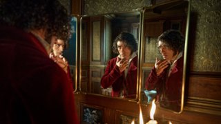 Jacob Elordi się zasłania. A inne gwiazdy "Frankensteina"?