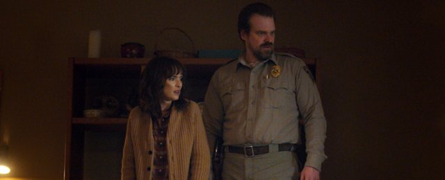 Stranger-Things-Season-1-Hopper-Joyce.jpg
