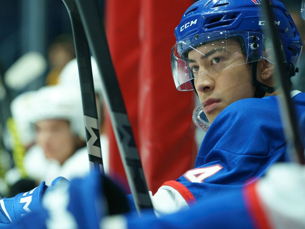 Jak połączyć hokej i romans? Zdradza tw&oacute;rca serialu "Gorąca...