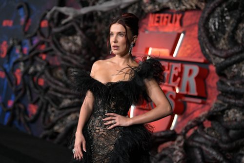 Reżyser z Oscarem zekranizuje powieść Millie Bobby Brown