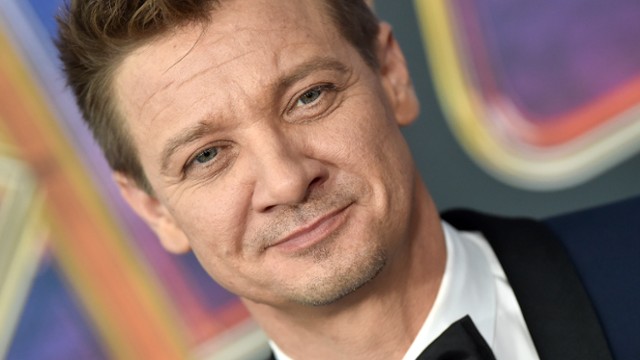 Jeremy Renner przeszedł operację. Co wiemy o stanie aktora? 