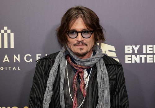 Johnny Depp odnowił kontrakt na reklamę perfum. Kwota robi...