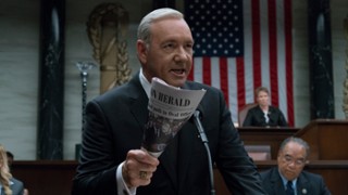 Kevin Spacey jako Frank Underwood reklamuje program Netfliksa