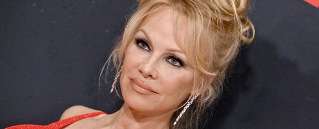 Pamela Anderson w reboocie "Nagiej broni". Kogo zagra?