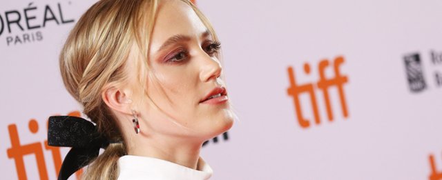 Maika Monroe jako niania z piekła rodem. Zagra w remake'u...