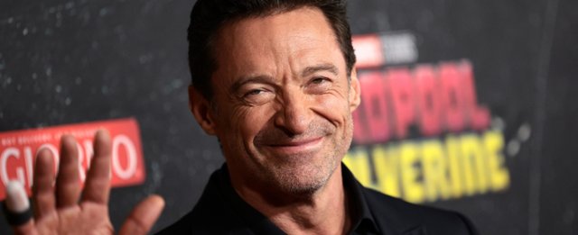 "Song Sung Blue": Hugh Jackman i Kate Hudson zaśpiewają w tribute...