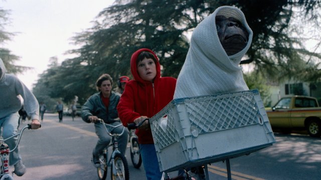 E.T. + mama Elliotta=miłość?