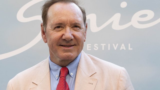 Kevin Spacey wybacza, ale pamięta