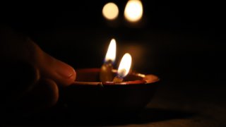 Tragedia na planie "Emily w Paryżu". Nie żyje asystent reżysera
