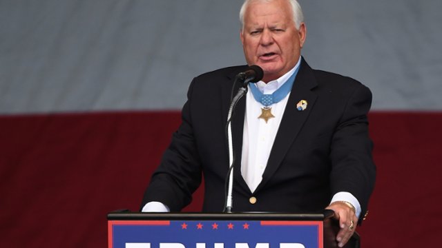 Zdobył medal, zagra go Reacher. Kim jest Mike Thornton?
