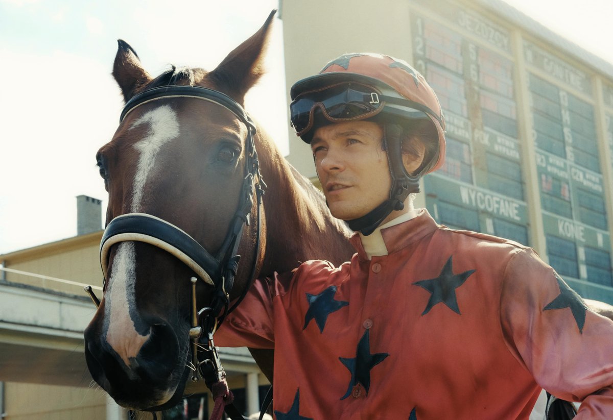 Wyścigi konne i brutalna mafia. Teaser filmu "Wielka Warszawska"