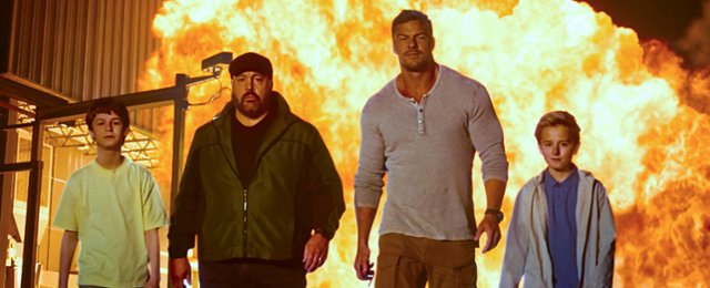 Alan Ritchson ("Reacher") jako tata na pełen etat. Zobacz...
