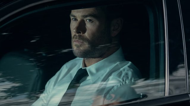 Chris Hemsworth jako nieuchwytny złodziej biżuterii [FOTO]