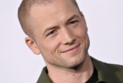 Taron Egerton zamiast Oscara Isaaca. Co wiemy o "Kockroach"?