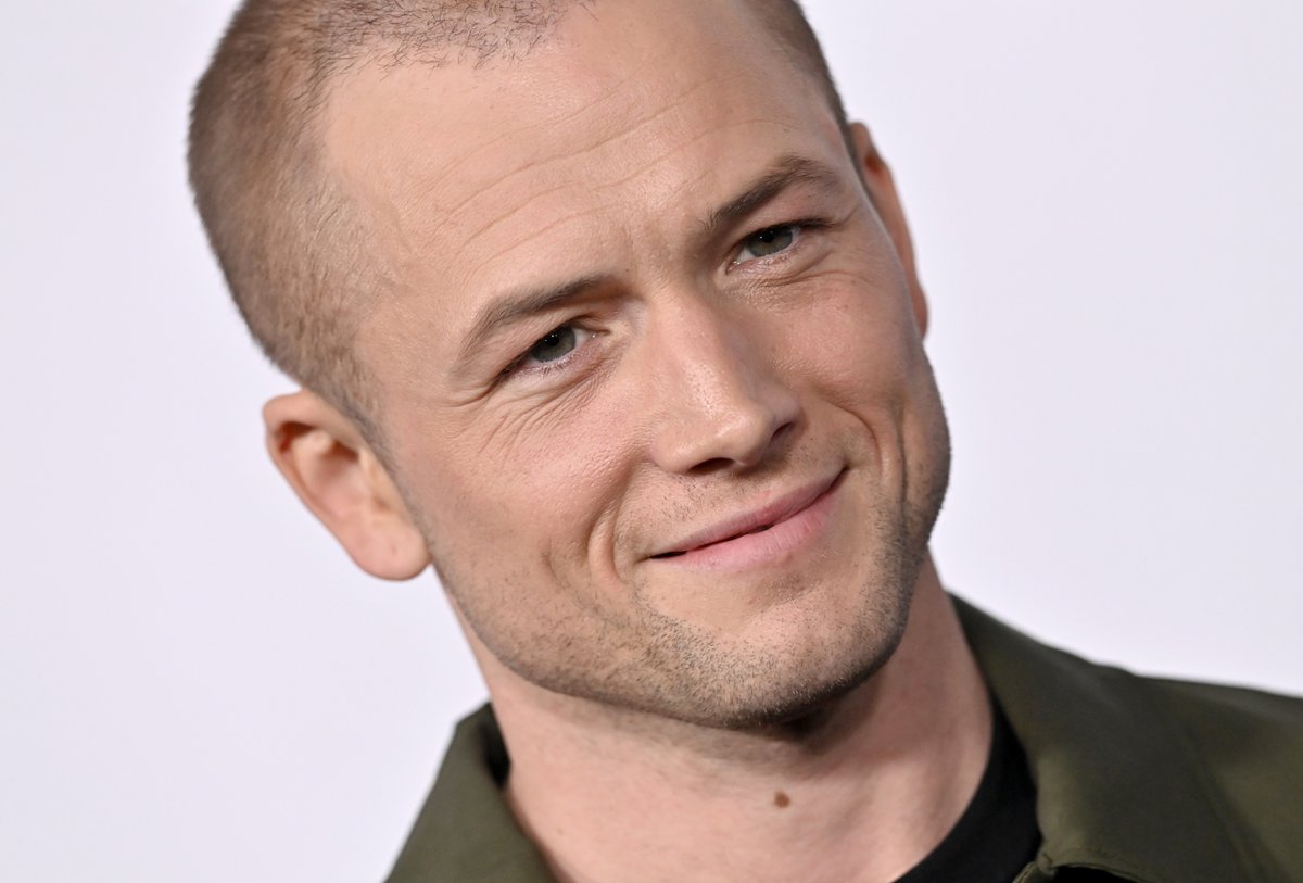 Taron Egerton zamiast Oscara Isaaca. Co wiemy o "Kockroach"?