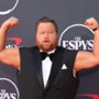 Paul Walter Hauser jako legenda ringu? Biografia Micka Foleya w drodze