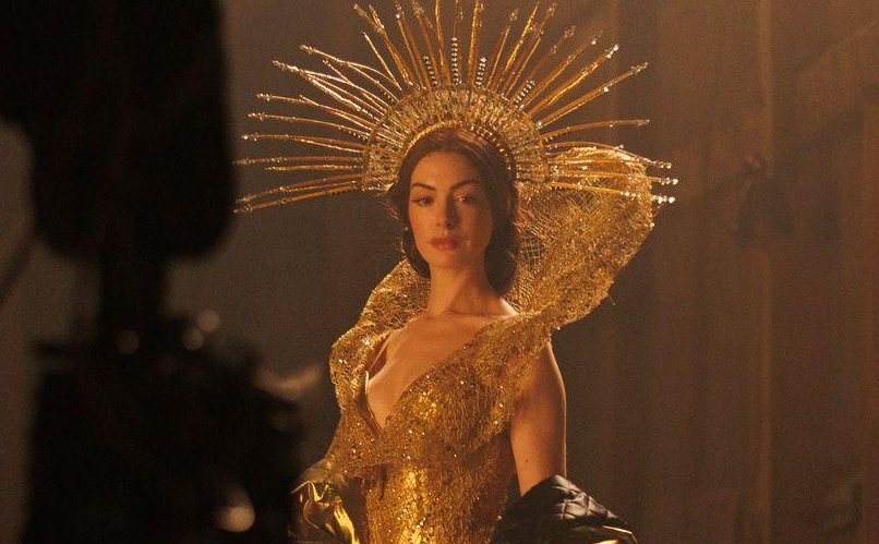 Jak anioła głos? Anne Hathaway jako "Mother Mary" [ZWIASTUN]