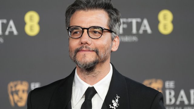 Wagner Moura skosztuje mięsa bog&oacute;w