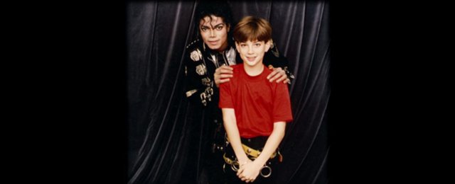"Michael" zakłamuje rzeczywistość? Tw&oacute;rca "Leaving Neverland" o...