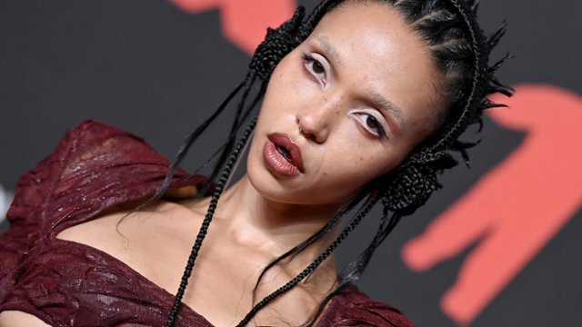 FKA Twigs jako legendarna artystka i skandalistka