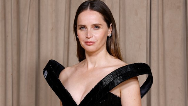 Felicity Jones jako zaginiona pisarka