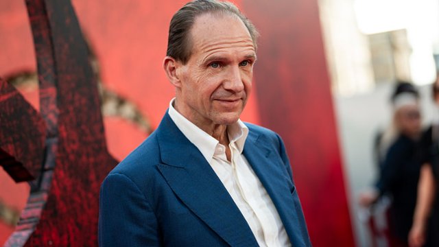 Ralph Fiennes będzie trenował niepokonanego konia