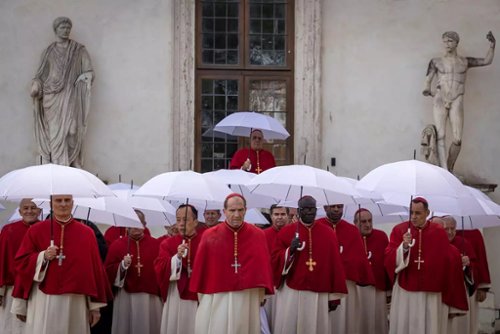 Papież Leon XIV obejrzał "Konklawe" żeby przygotować się do...